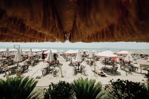 私人海灘、白沙、遮陽傘、海灘浴巾