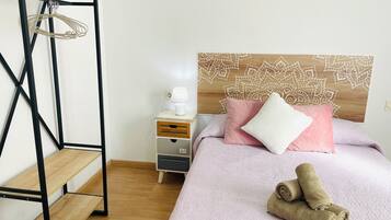 2 bedrooms, travel cot, free WiFi