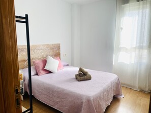 2 chambres, lit de bébé portatif, accès au Wi-Fi (inclus)