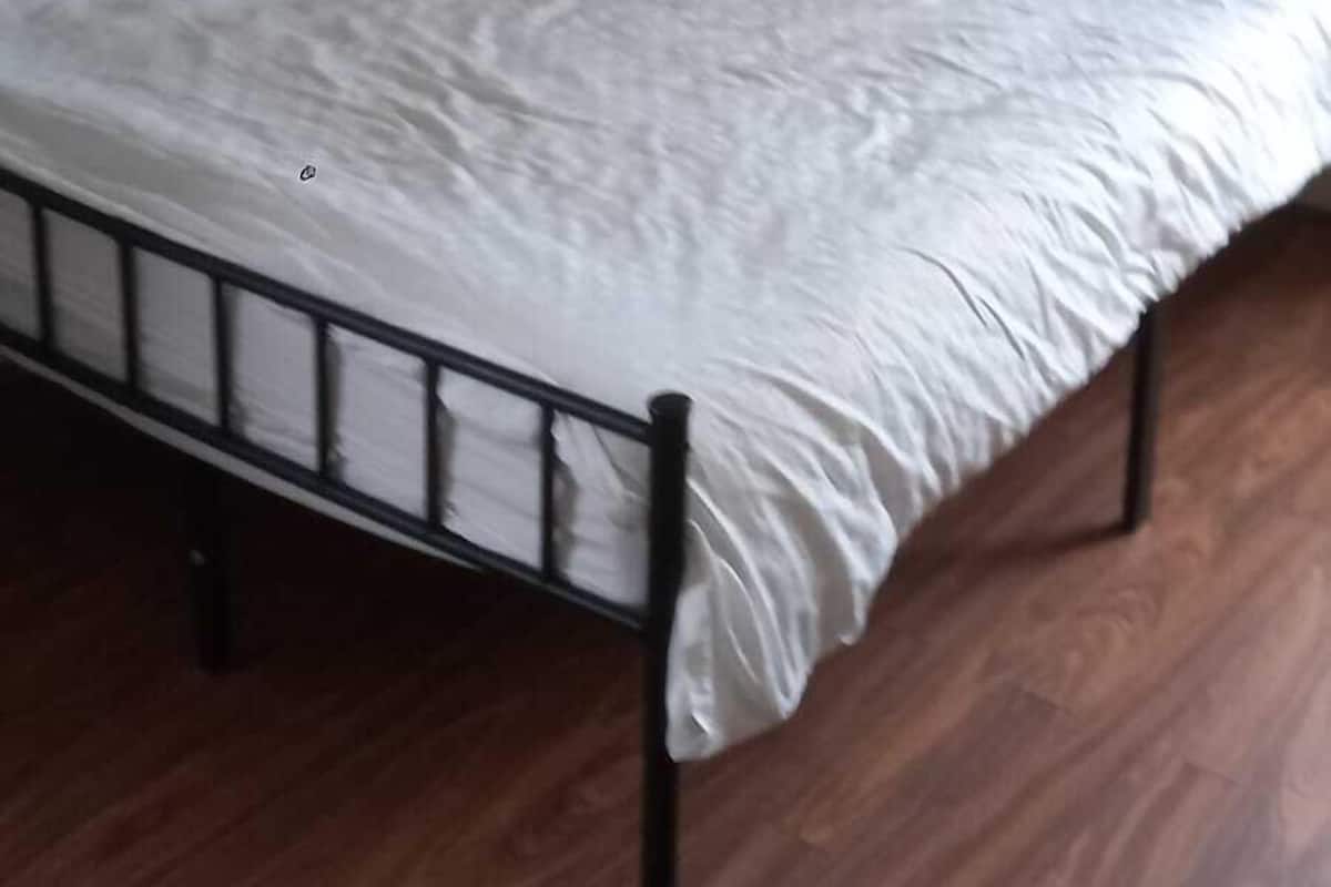 Familierom | Skrivebord for bærbar PC, lydisolert, wi-fi (inkludert) og sengetøy