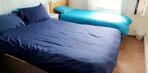 Deluxe Triple Room | 1 bedroom, laptop workspace, soundproofing, free WiFi