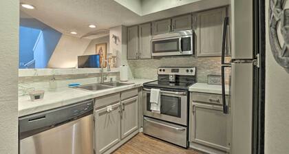 Cozy Arlington Condo ~ 18 Mi to Dtwn Dallas!
