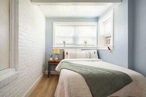 3 bedrooms, iron/ironing board, WiFi, bed sheets - Home away from home between Wilmington/Newark (Wilmington)