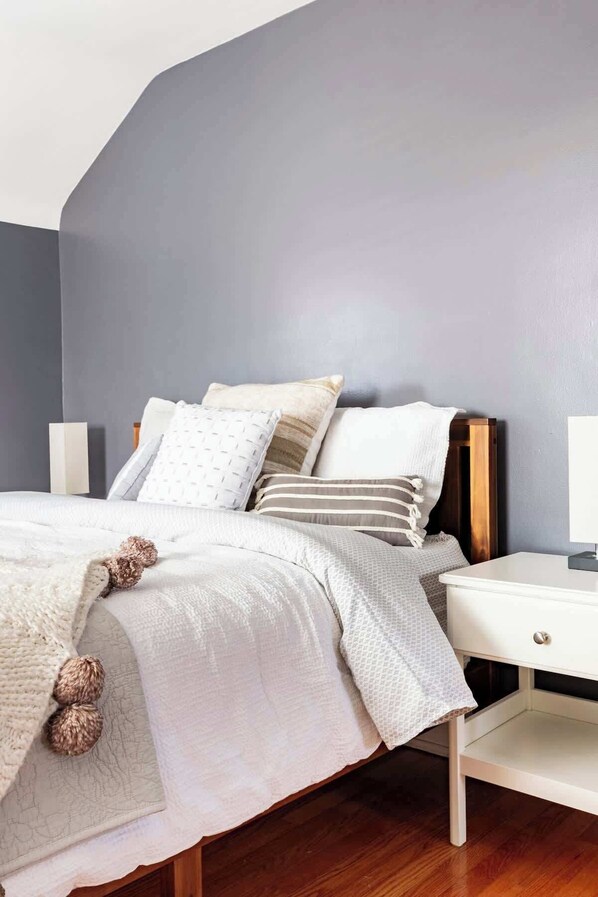 3 habitaciones, tabla de planchar con plancha, wifi y ropa de cama