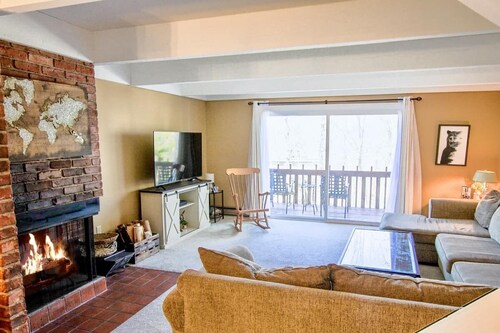 Location off Stratton Mt Rd! Spacious Pet & Family Friendly Townhouse: 5 BR/3BA