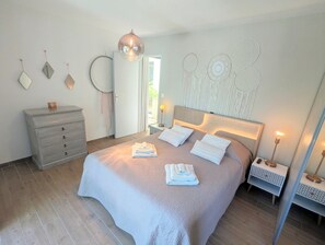 3 Schlafzimmer, Schreibtisch, Bügeleisen/Bügelbrett, kostenloses WLAN