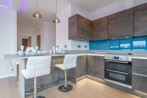 Private kitchen - Central penthouse with private hot tub and views (Gloucestershire)