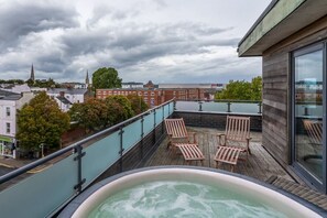 Terrace/patio - Central penthouse with private hot tub and views (Cheltenham)