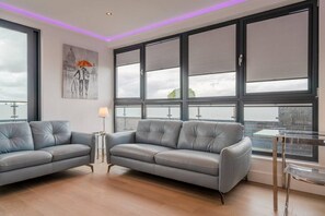 TV - Central penthouse with private hot tub and views (Cheltenham)