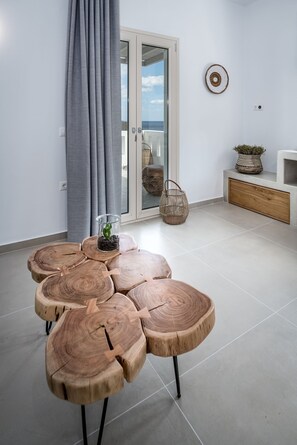 Deluxe Suite | Living area - Remezzo Suites (Astypalaia)
