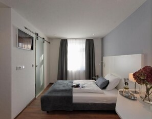 Comfort Single Room (air conditioner) | Soundproofing, free WiFi, bed sheets - Schlotzeria Hotel I Cafe I Eis (Grenzach-Wyhlen)
