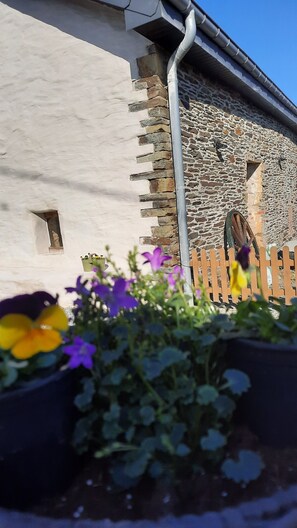 Casa de campo familiar, baño privado, vistas al patio (D'un coin à l'autre) | Exterior