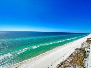On the beach - Beach-Front Condo, Comfortable Recliners, XL Balcony, Free Beach Chairs! (Panama City Beach)