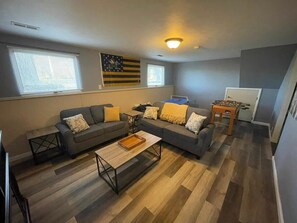 Televisión y oficina 