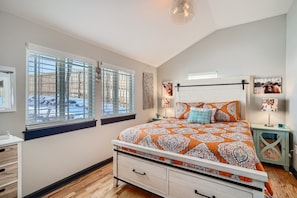 4 bedrooms, iron/ironing board, travel crib, free WiFi
