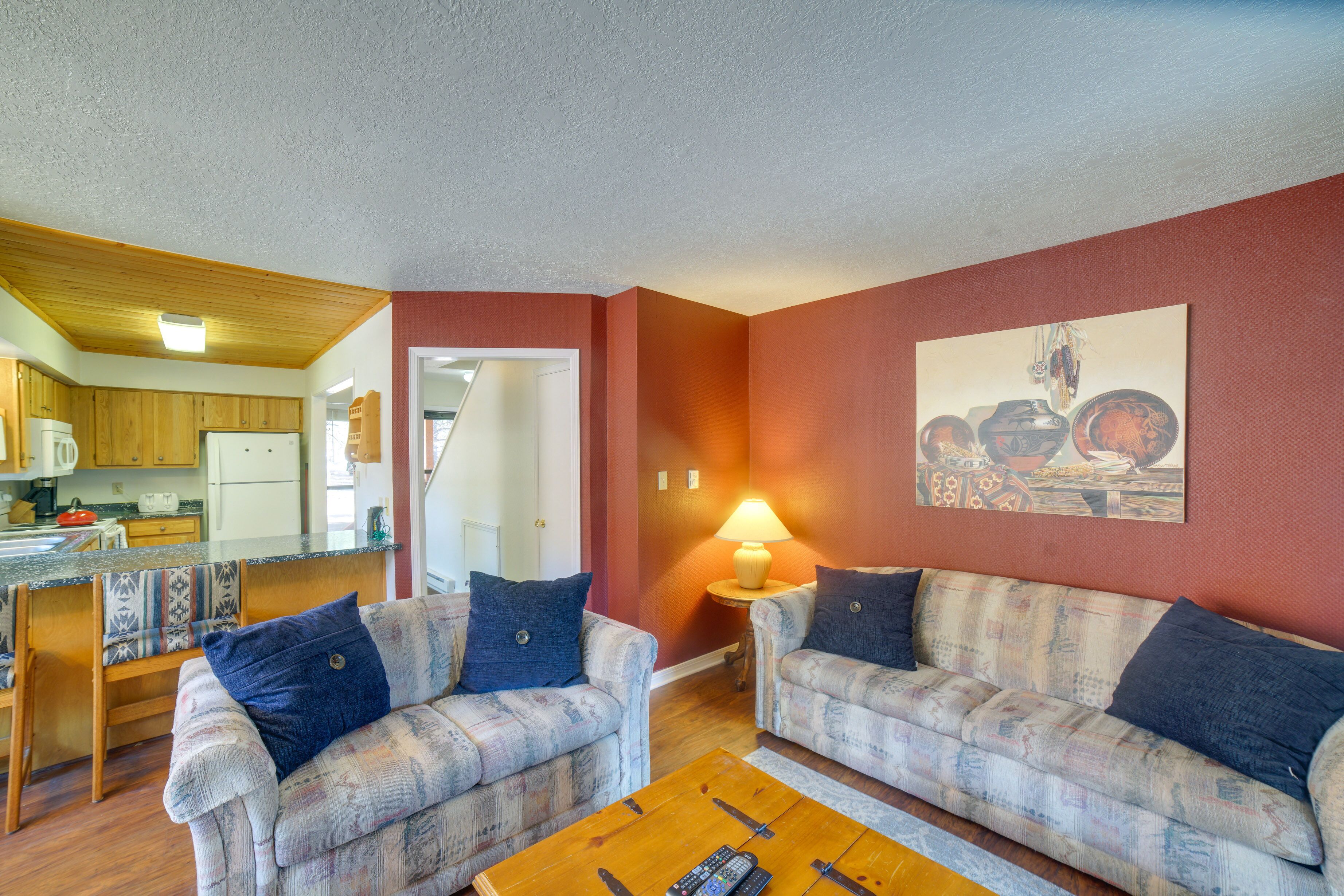 Cozy Angel Fire Retreat < 1 Mi to Ski Resort!