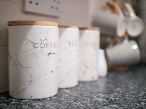 Shower, hair dryer, towels, soap - Pass the Keys | Spacious Manchester Apartment with Parking (Manchester)