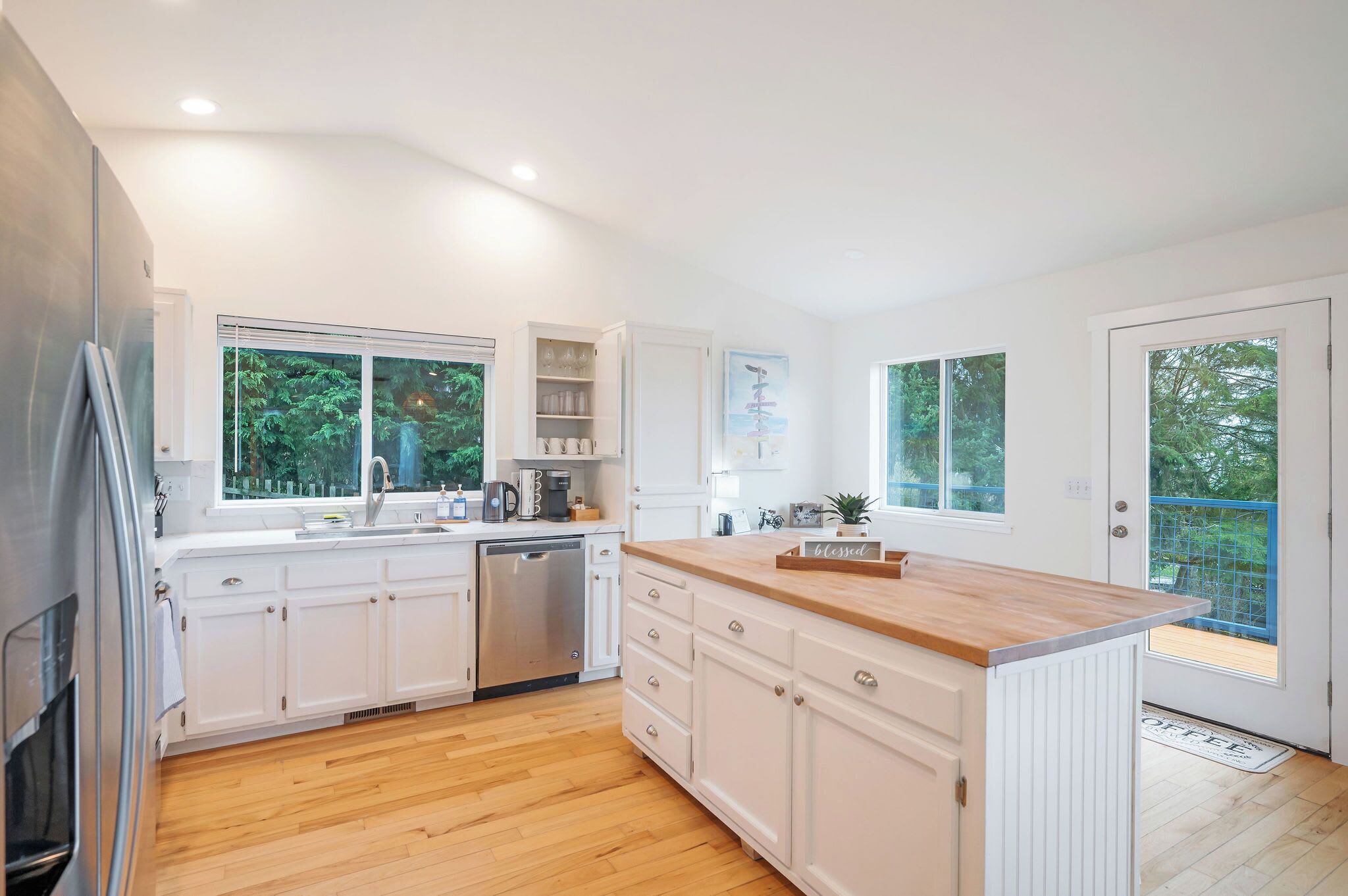 Frigorífic, microones, forn i placa de cuina 