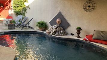 Een verwarmd zwembad