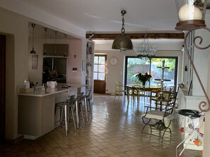 Dining - Aix en Provence has quiet house 5m from the city center on foot (Aix-en-Provence)