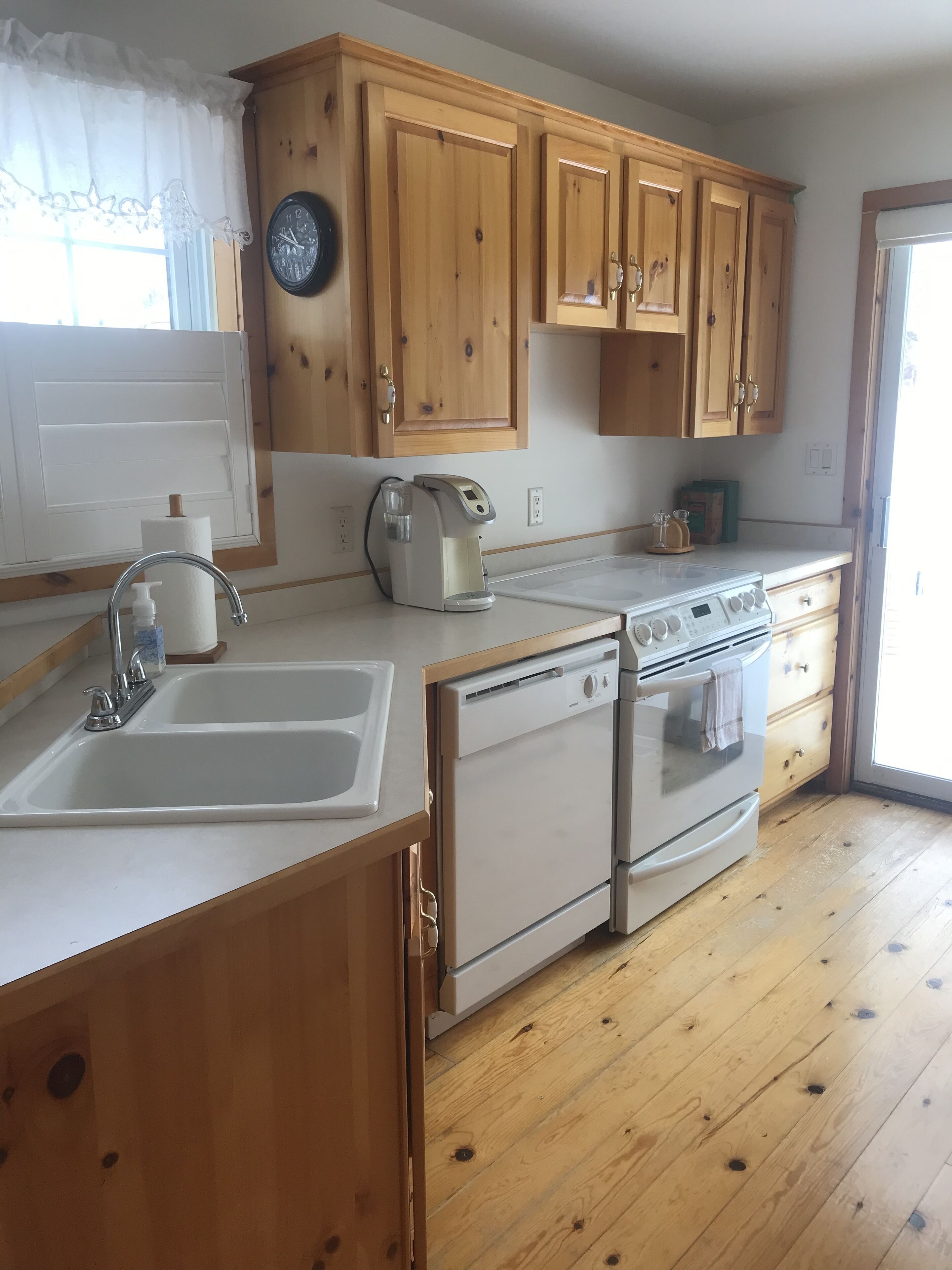 Cozy log home by the Seguin  Atv/Snowmobile Trail