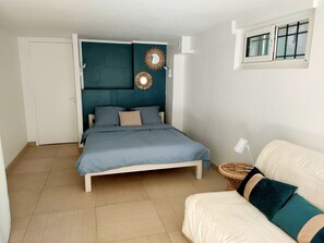 3 bedrooms, desk, iron/ironing board, free WiFi