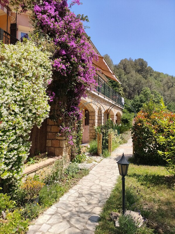 Enceinte de lâhĂ©bergement