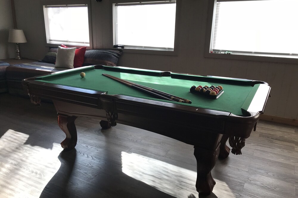 Large Fun Filled Home near Canton lake