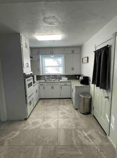 James’ Modern Cheerful Home!