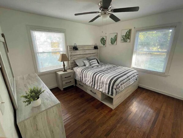 2 bedrooms, iron/ironing board, travel cot, free WiFi