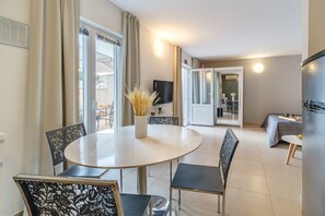 Studio (Studio Apartment with terrace) | Living room | TV - Apartments Tomy (Sutivan)