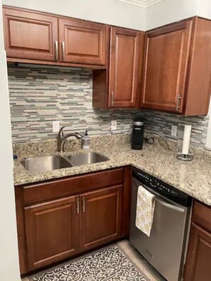 冰箱、微波炉、烤箱、炉灶