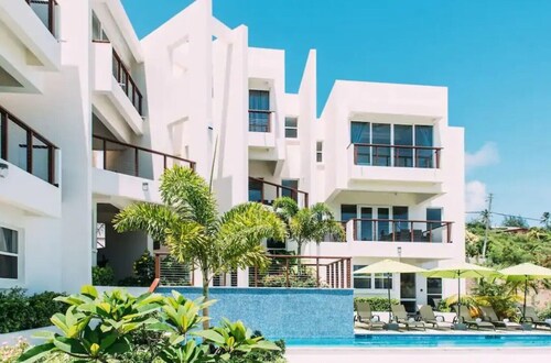 Apt #8 Luxurious 1BR corner unit Frigate Bay, Ten-minute Walk to the Beach.