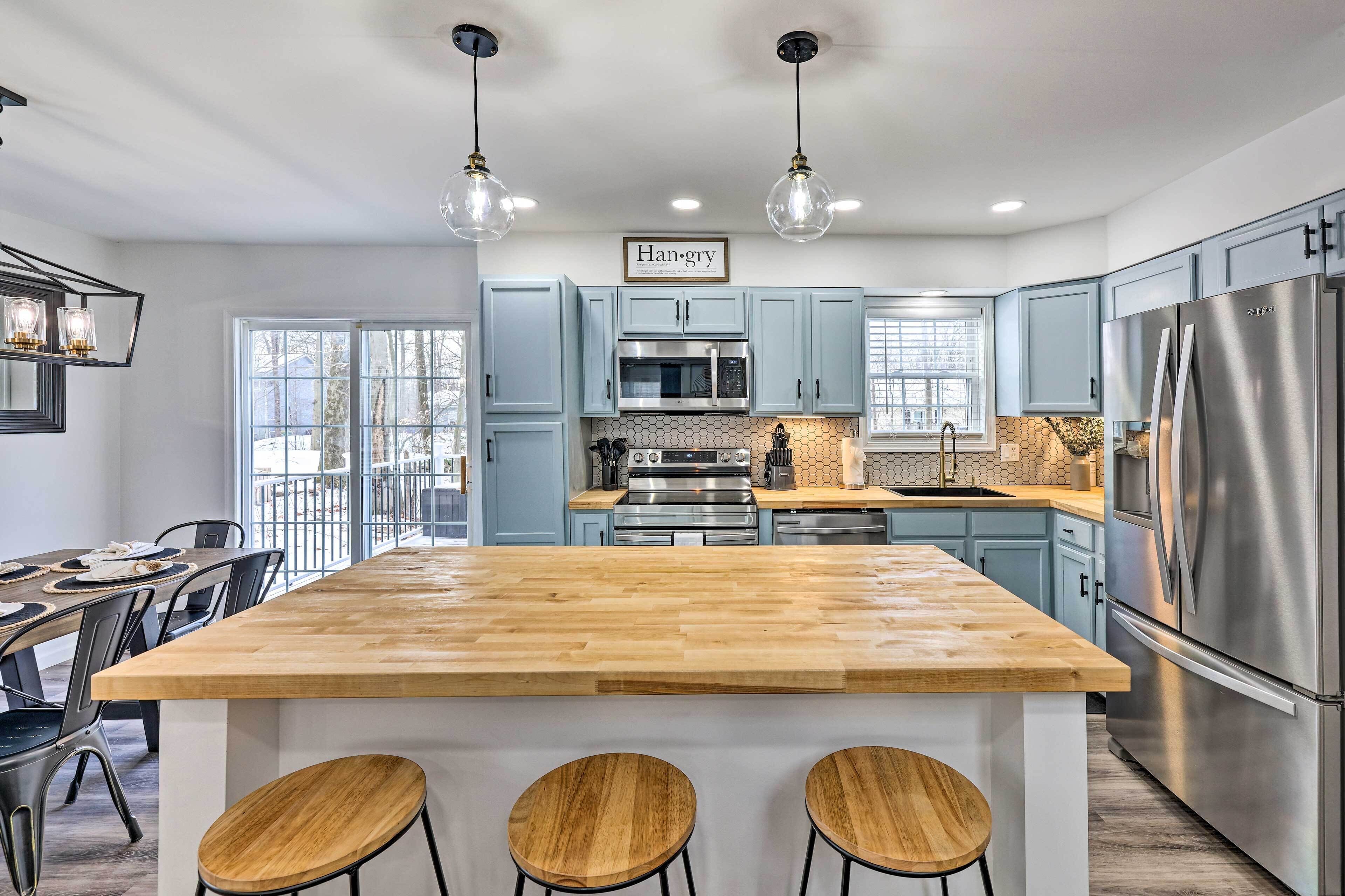 Mid-Century Mod Poconos Retreat w/ Pool Table