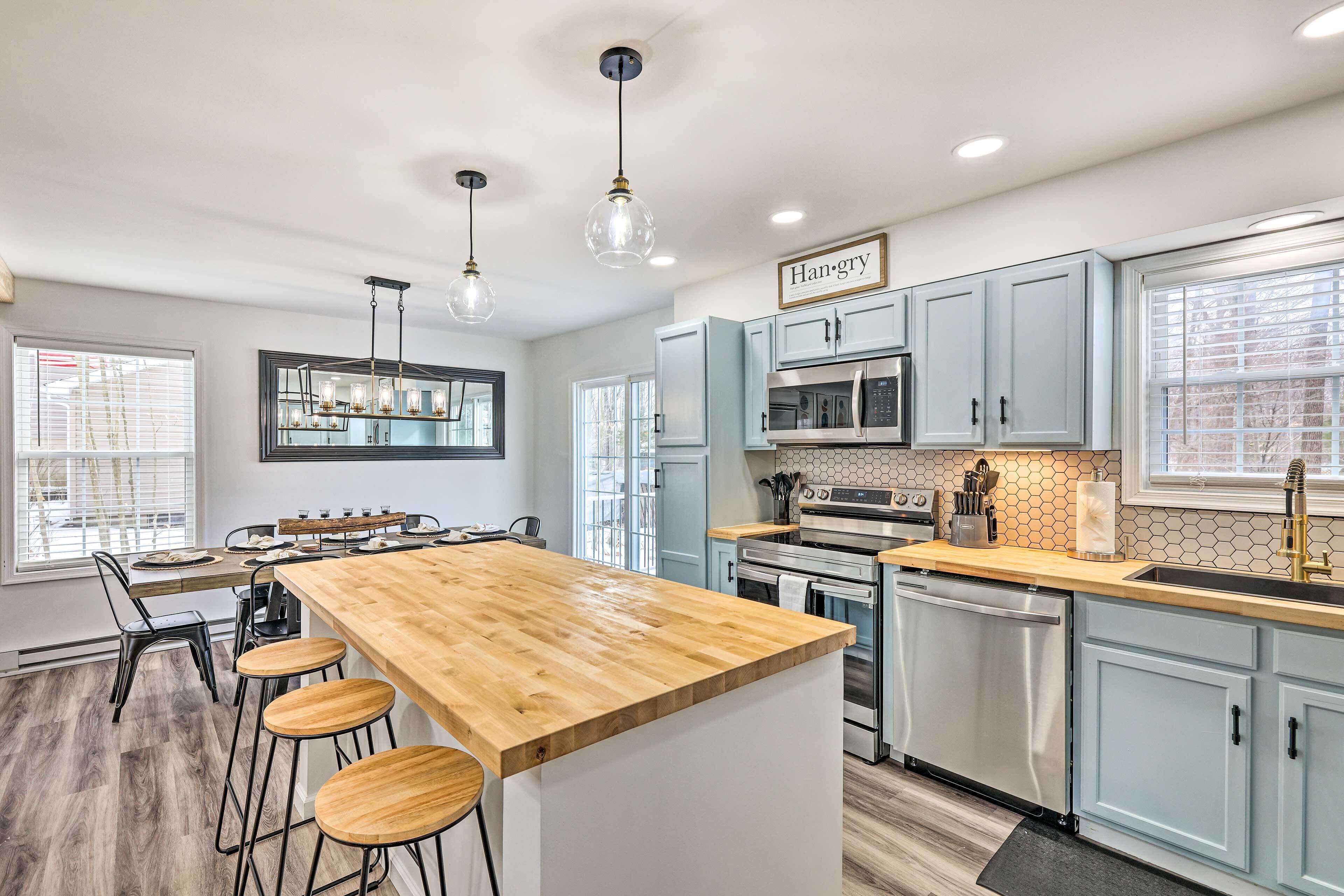 Mid-Century Mod Poconos Retreat w/ Pool Table