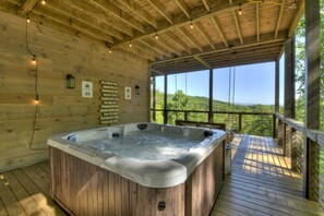 Indoor spa tub