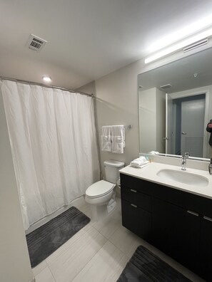 Combined shower/tub