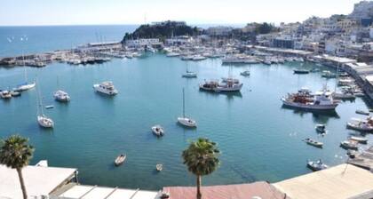 GRAN BLUE SUITE 10 mins from Piraeus Port