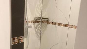 Douche, papier toilette