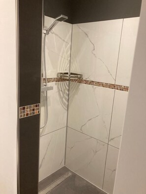 Douche, papier toilette