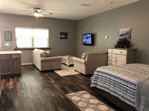 Interior - Sunrise Cottage Deer Point Lake (Southport)