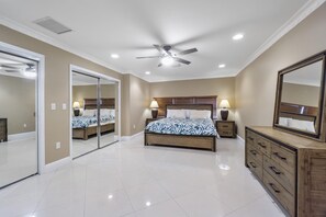 Room - Hollywood Hills Pool Home - Large 4 Bed / 3.5 Bath (Hollywood)