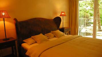 2 habitaciones, caja de seguridad en la habitación y escritorio