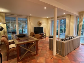 Interior - Romantic villas right next to Schlössle Park, 2 minutes' walk to the beach (Kressbronn)