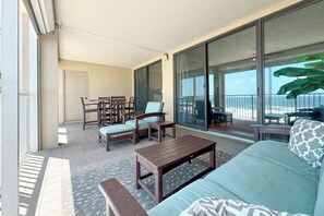 Outdoor dining - WHITE CAPS 403 - GULF FRONT, GREAT LOCATION, WITH A WONDERFUL VIEW!!! (Orange Beach)