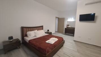 4 chambres, fer et planche à repasser, accès au Wi-Fi (inclus)