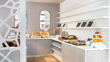 Tägliches Frühstücksbuffet gegen Gebühr