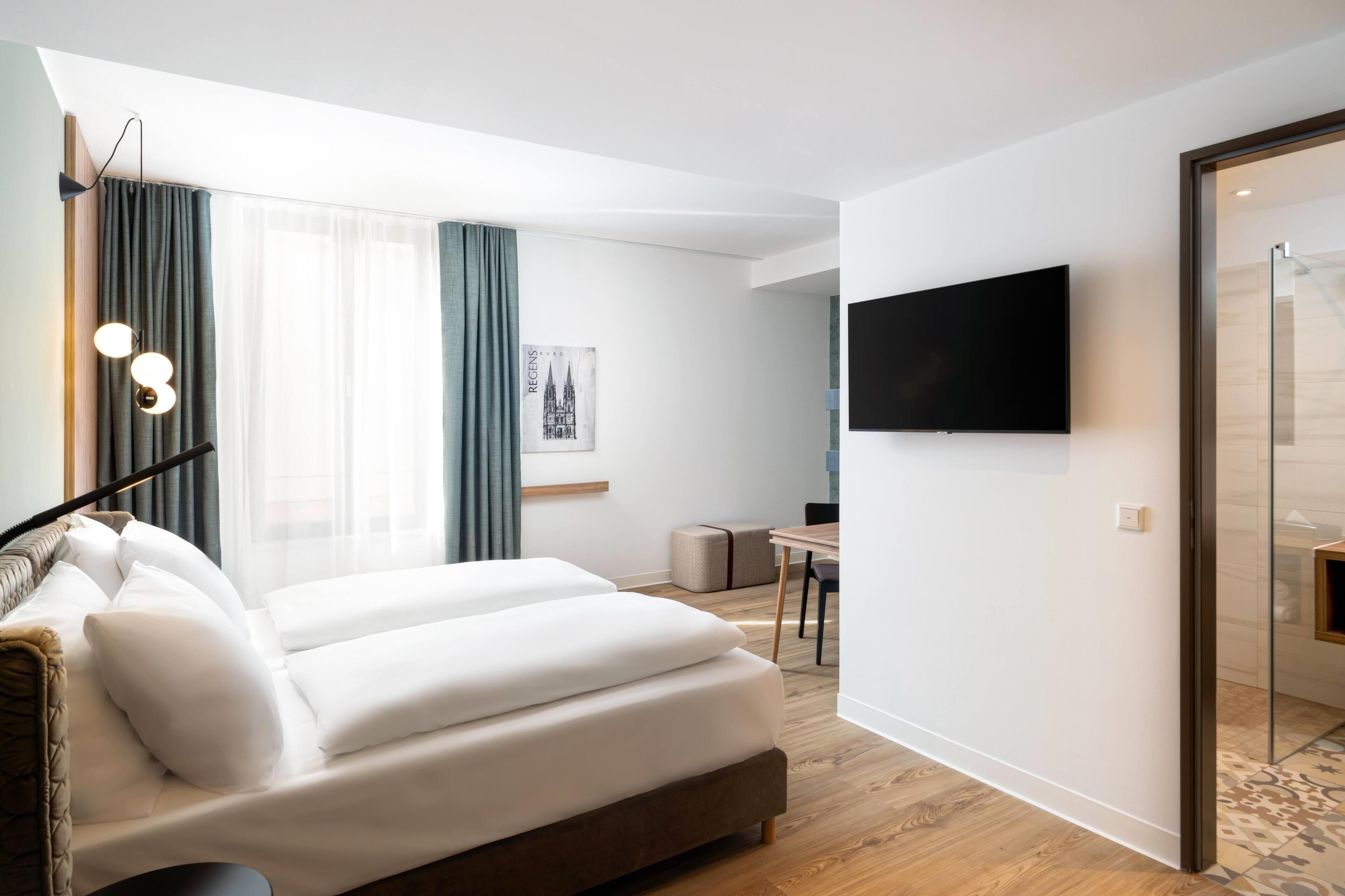 Superior tweepersoonskamer, 1 tweepersoonsbed | Hypoallergeen beddengoed, een kluis op de kamer, een bureau