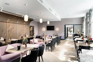 Dining - elaya hotel regensburg city center, Trademark by Wyndham (Regensburg)