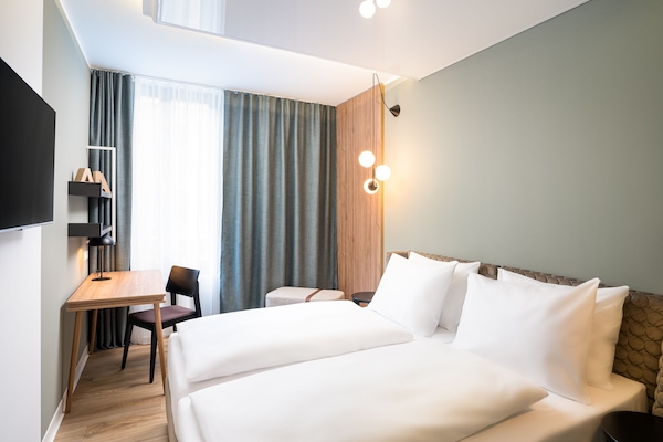 Basic Double Room | Hypo-allergenic bedding, in-room safe, desk, laptop workspace